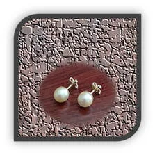 Main page item 9ct yellow gold & pearl studs $400D