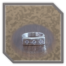 Main page item silver & 3 x round cubic ladies ring $140E