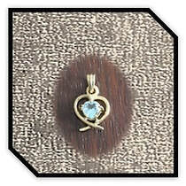 Main page item 18ct yellow gold heart shaped pendant with heart shaped aquamarine $750A