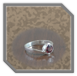 LR00200F-Sterling Silver Garnet Ladies Ring.