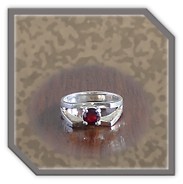 LR00150C-Sterling Silver Garnet Ladies Ring.