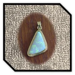 PE01000D-9ct Yellow Gold Opal Pendant.